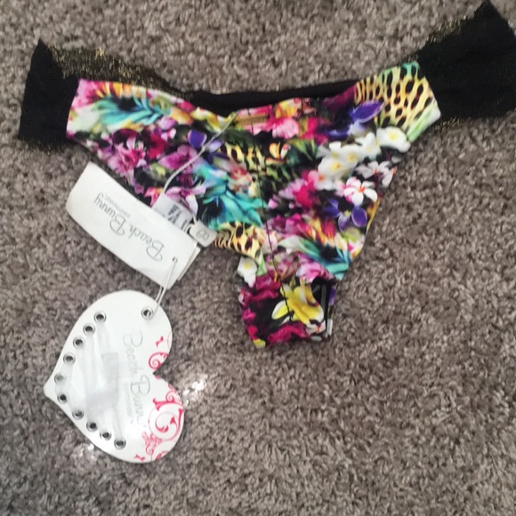 Beach bunny bikini - Picture 5 of 8